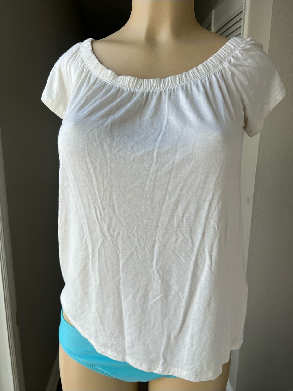 Hollister White Off-Shoulder Cap Sleeve Top